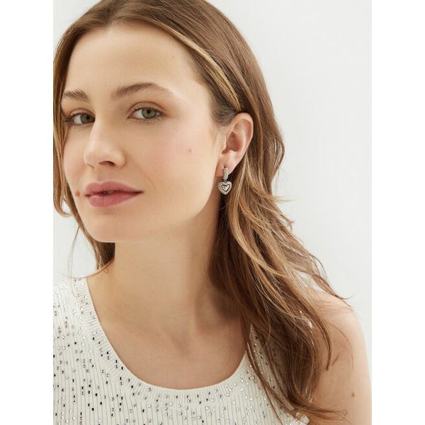 Kolczyki Guess. Szare kolczyki damskie Guess, srebrne. Za 233.99 zł.