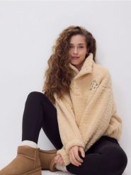 Bluza sherpa ze stójką - beżowy. Brązowe bluzy damskie Reserved, l, bez wzorów, bez kaptura. W wyprzedaży za 119.99 zł.