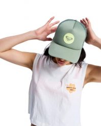Czapka Trucker dla Kobiety BRIGHTER DAY Zielony. Zielone czapki z daszkiem damskie Roxy, bez wzorów, z poliesteru. Za 119.99 zł.