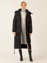 APART Płaszcz zimowy w kolorze czarnym rozmiar: 42. Czarne płaszcze damskie Apart, na zimę, bez wzorów, bez kaptura. Za 707.45 zł.