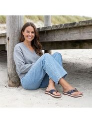 Inselhauptstadt Japonki w kolorze jasnobrązowo-granatowym rozmiar: 42. Brązowe klapki damskie Inselhauptstadt, bez wzorów, z otwartym noskiem, bez obcasa, bez zapięcia. Za 39.99 zł.