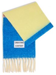 Verb To Do tkany szalik Kobiety Sztuczne włókno niebieski|żółty|różowy, ONE SIZE. Czerwone szaliki damskie Verb To Do, bez wzorów, z włókna. Za 139.95 zł.