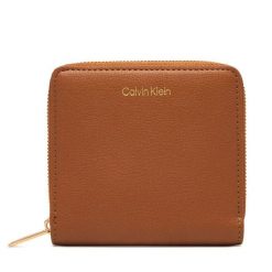 Portfel Calvin Klein. Brązowe portfele damskie Calvin Klein, bez wzorów. Za 249.99 zł.