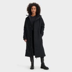Unisex kurtka przeciwdeszczowa zimowa rowerowa Poray 10000 City Slicker czarna. Czarne kurtki damskie AGU, na zimę, l, bez wzorów, z materiału, z kapturem. Za 1,478.15 zł.