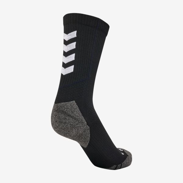 Skarpety sportowe do piłki ręcznej Hummel Pro Train Low. Białe skarpetki damskie Hummel, bez wzorów, z materiału. Za 44.99 zł.