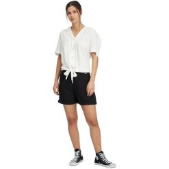 Koszula O'Neill Cali Woven, Kobiety. Białe koszule damskie O'Neill, bez wzorów, z wiskozy, bez kołnierzyka, bez ramiączek. W wyprzedaży za 190.00 zł.