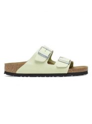 Birkenstock Skórzane klapki "Arizona" w kolorze zielonym rozmiar: 40. Zielone klapki damskie Birkenstock, bez wzorów, z nubiku, z otwartym noskiem, bez obcasa, bez zapięcia. Za 380.34 zł.