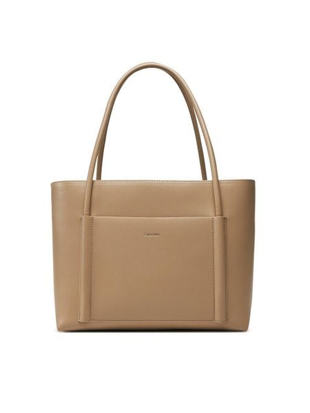 Calvin Klein Torebka Ck Linn Medium Shopper K60K613110 Beżowy. Brązowe shopper bag Calvin Klein, bez wzorów, ze skóry, bez dodatków. Za 379.99 zł.