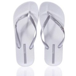 Damskie klapki Ipanema z paskiem w kształcie V, białe, 40. Białe klapki damskie Ipanema, bez wzorów, bez obcasa, bez zapięcia. Za 138.99 zł.