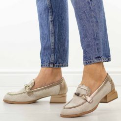 Białe półbuty damskie, mokasyny Jezzi Asa267-11. Białe mokasyny damskie Jezzi, na jesień, z jeansu, z okrągłym noskiem, bez obcasa. Za 219.00 zł.