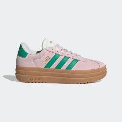 Sneakersy damskie ADIDAS VL Court Bold. Czerwone obuwie sportowe damskie Adidas, z kauczuku, bez zapięcia, trekkingowe. Za 359.99 zł.