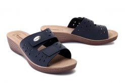 INBLU GL-52 granatowy, klapki damskie. Niebieskie klapki damskie Inblu, bez wzorów, bez obcasa, na koturnie, bez zapięcia. Za 86.99 zł.