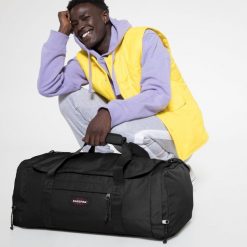 Torba podróżna Eastpak Reader M Plus. Czarne torby podróżne Eastpak, bez wzorów. Za 341.35 zł.
