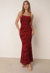 Czerwona Wieczorowa Sukienka na Ramiączkach z Gorsetowym Wiązaniem i Kwiatowym Wzorem Curbis. Czerwone sukienki damskie Born2be, z aplikacjami, z weluru, eleganckie, bez ramiączek. Za 199.99 zł.