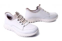 RIEKER M5357-80 white, półbuty damskie. Białe półbuty damskie Rieker, bez wzorów, bez obcasa, bez zapięcia. Za 244.93 zł.