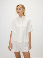 Koszula z krótkim rękawem - złamana biel. Koszule damskie Reserved, l, bez wzorów, z tkaniny, bez kołnierzyka, bez ramiączek. W wyprzedaży za 79.99 zł.