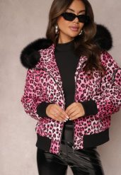 Różowa Pikowana Kurtka w Panterkę z Kapturem i Ozdobną Saszetką Sadeve. Czerwone kurtki damskie Renee, z aplikacjami. Za 339.99 zł.