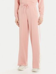 Guess Spodnie dresowe V5RB00 KCO72 Różowy Regular Fit. Czerwone spodnie dresowe damskie Guess, xl, z aplikacjami, z dresówki. Za 209.99 zł.