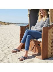 Inselhauptstadt Japonki w kolorze granatowo-białym rozmiar: 40. Białe klapki damskie Inselhauptstadt, bez wzorów, z otwartym noskiem, bez obcasa, bez zapięcia. Za 39.99 zł.