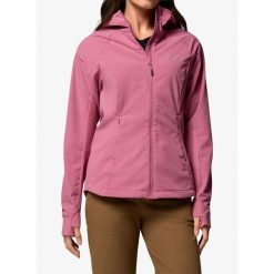 Kurtka softshell damska Columbia Sweet As III Hooded Softshell. Czerwone kurtki sportowe damskie Columbia, bez wzorów, z softshellu, bez kaptura. Za 434.49 zł.