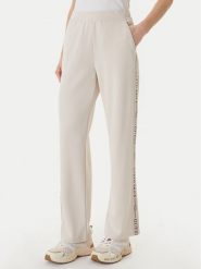 Guess Spodnie dresowe W6GB29 K3282 Beżowy Regular Fit. Brązowe spodnie dresowe damskie Guess, xl, z aplikacjami, z dresówki. Za 469.99 zł.