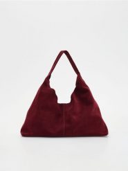 Zamszowa torebka shopper z saszetką - bordowy. Czerwone nerki i saszetki damskie Reserved, bez wzorów, ze skóry. Za 399.99 zł.