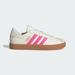 Buty VL Court 3.0. Białe obuwie sportowe damskie Adidas, ze skóry, bez zapięcia, na fitness i siłownię. Za 299.00 zł.