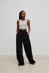 Spodnie z szerokimi nogawkami z efektem sprania w kolorze WASHED BLACK- MEMPHIS -L. Czarne spodnie dresowe damskie Marsala, bez wzorów, z bawełny. W wyprzedaży za 82.48 zł.