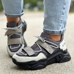 Czarne sneakersy damskie Navy Dot 56004. Czarne obuwie sportowe damskie Navy dot, ze skóry, bez zapięcia. Za 99.00 zł.