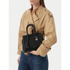 Torebka MEXX. Czarne kuferki damskie Mexx, bez wzorów, bez dodatków. Za 299.99 zł.