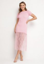 Różowa Prążkowana Sukienka z Koronkowym Dołem Vilzedi. Czerwone sukienki damskie Born2be, bez wzorów, z koronki, eleganckie, bez ramiączek. Za 169.99 zł.