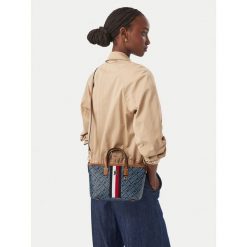 Torebka Tommy Hilfiger. Niebieskie shopper bag Tommy Hilfiger, bez wzorów, bez dodatków. Za 629.99 zł.
