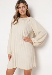 Jasnobeżowa Plisowana Sukienka z Bufiastymi Rękawami Perlase. Brązowe sukienki damskie Born2be, bez wzorów, eleganckie, bez ramiączek. W wyprzedaży za 76.49 zł.