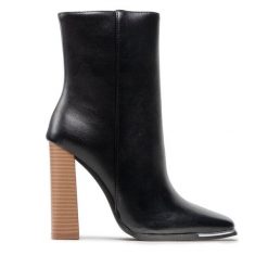 Botki DeeZee. Czarne botki damskie DeeZee, bez obcasa, na słupku, bez zapięcia. Za 229.99 zł.