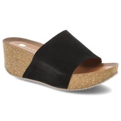 Czarne Klapki Armodo Stylowe Obuwie Damskie Na Koturnie. Czarne klapki damskie Armodo, bez wzorów, bez obcasa, na koturnie, bez zapięcia. Za 299.00 zł.