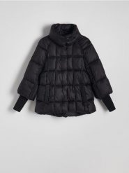 Pikowana kurtka z wysoką stójką - czarny. Czarne kurtki damskie Reserved, l, bez wzorów, z tkaniny, bez kaptura. W wyprzedaży za 159.99 zł.