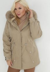 Beżowa Kurtka Parka Nylonowa Deseyi. Brązowe kurtki damskie Born2be, plus size, bez wzorów, z futra, bez kaptura. Za 229.99 zł.