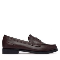 Lordsy Clarks. Brązowe półbuty damskie Clarks, bez wzorów, bez obcasa, bez zapięcia. Za 559.99 zł.