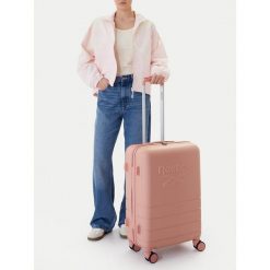 Walizka średnia Reebok. Czerwone walizki Reebok, bez wzorów, średnie. Za 299.99 zł.