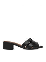 Lasocki Klapki CEO-WI23-POST-05 Czarny. Czarne klapki damskie Lasocki, bez wzorów, ze skóry, bez obcasa, bez zapięcia. Za 159.99 zł.