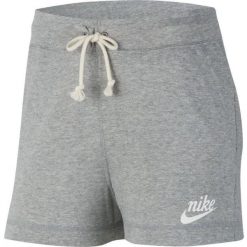 Damskie spodenki Nike Gym Vintage Short szare. Szare spodenki sportowe damskie Nike, bez wzorów, z bawełny, trekkingowe. Za 218.99 zł.