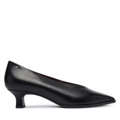 Czółenka Tamaris. Czarne czółenka damskie Tamaris, bez wzorów, bez obcasa. Za 364.99 zł.
