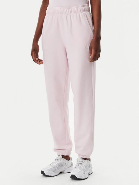 New Balance Spodnie dresowe Essentials WP41500 Różowy Relaxed Fit. Czerwone spodnie dresowe damskie New Balance, m, bez wzorów, z dresówki. Za 249.99 zł.
