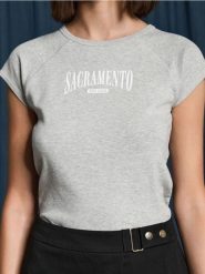 Koszulka - szary. Szare koszulki damskie Sinsay, l, bez wzorów, bez kołnierzyka, bez ramiączek. W wyprzedaży za 11.99 zł.