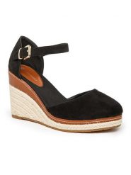 Foreverfolie Sandały w kolorze czarnym na koturnie rozmiar: 38. Czarne sandały damskie Foreverfolie, bez wzorów, bez obcasa, na koturnie, bez zapięcia. Za 113.99 zł.