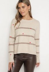 Beżowy Sweter w Paski z Wyhaftowanymi Serduszkami Nerisea. Brązowe swetry klasyczne damskie Born2be, bez kołnierzyka. Za 74.99 zł.